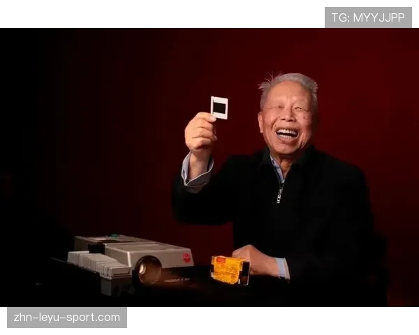 北大教授时间表曝光，网友热议劳动力分配不均，北大老教授